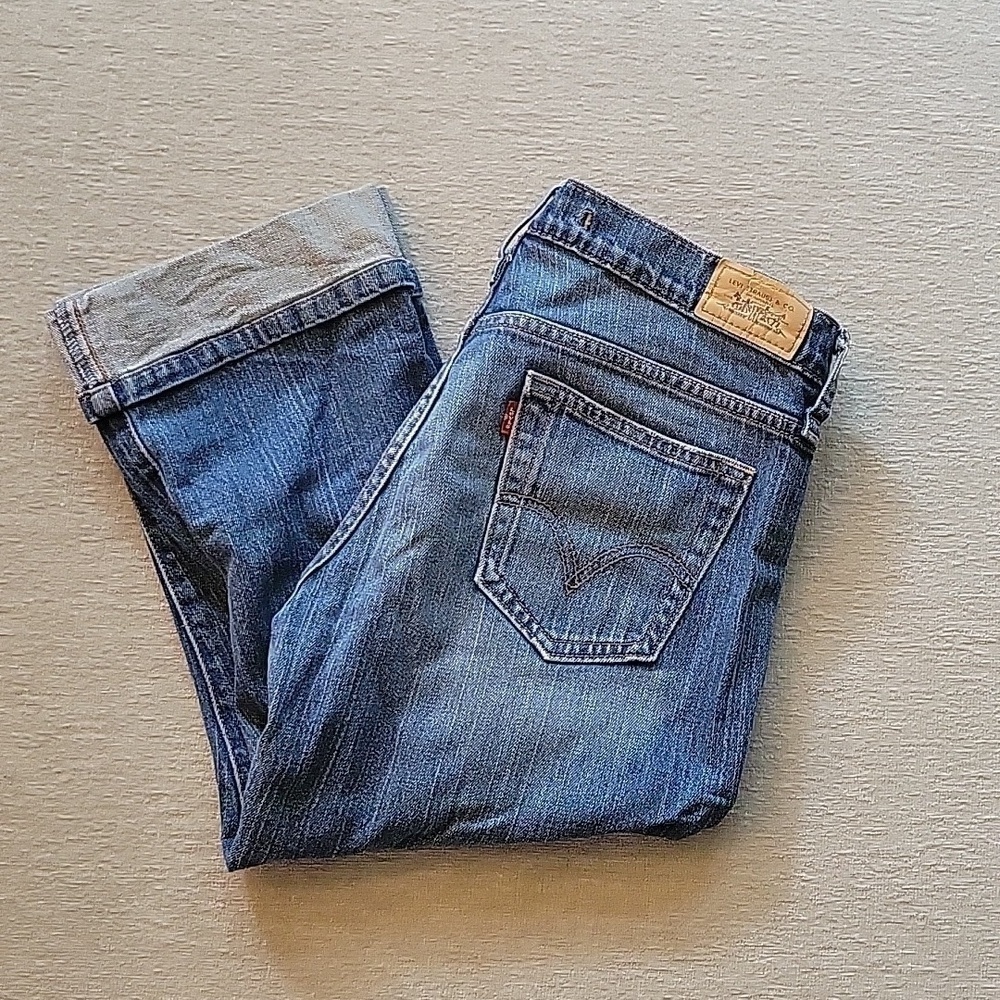 LEVI's 515 Capri jeans with cuff. Size is 6.